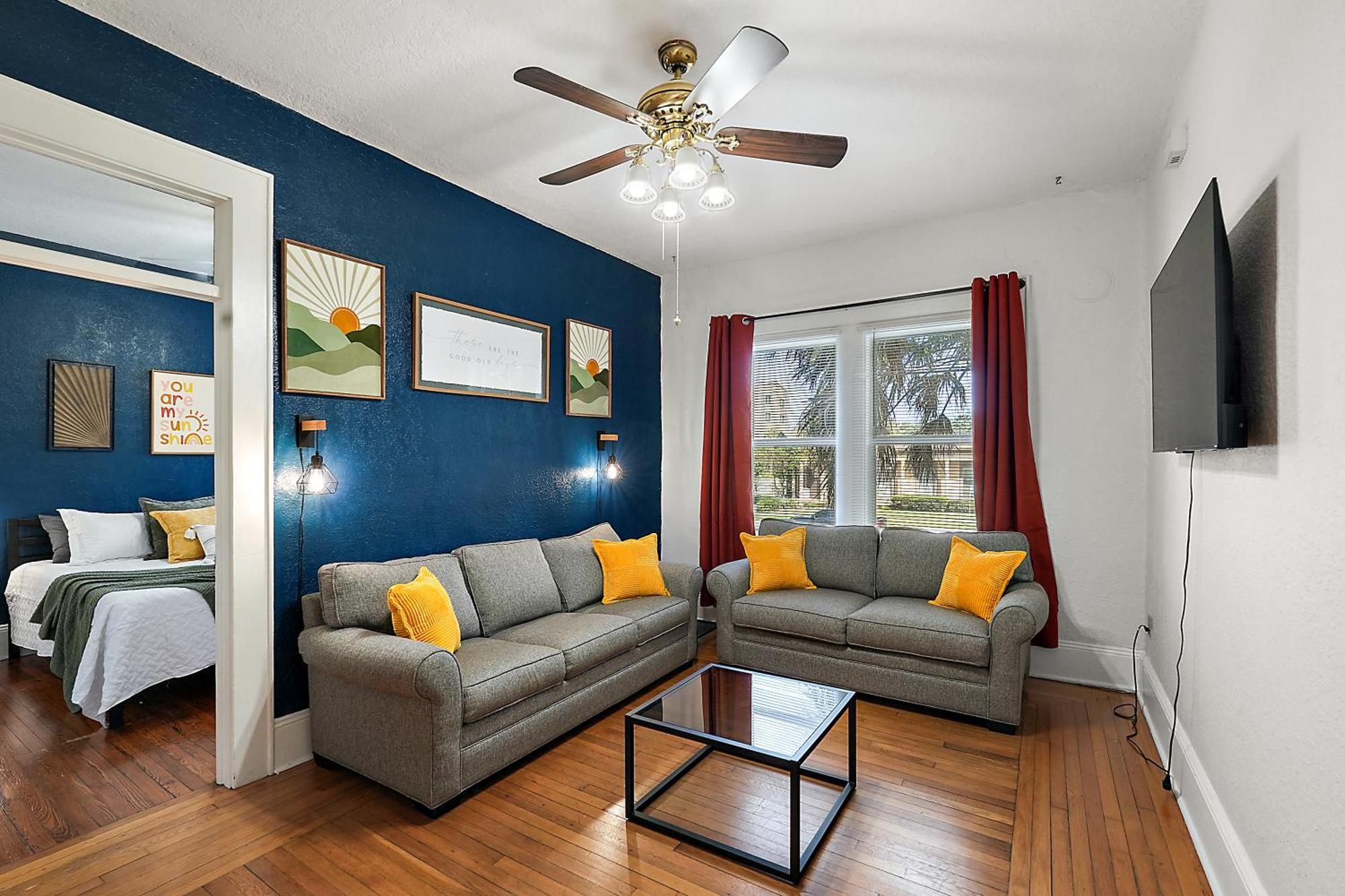 Downtown Den-King Bed~Heart Of Eustis~Queen Sleeper~Upstairs~Bright & Happy Exterior foto