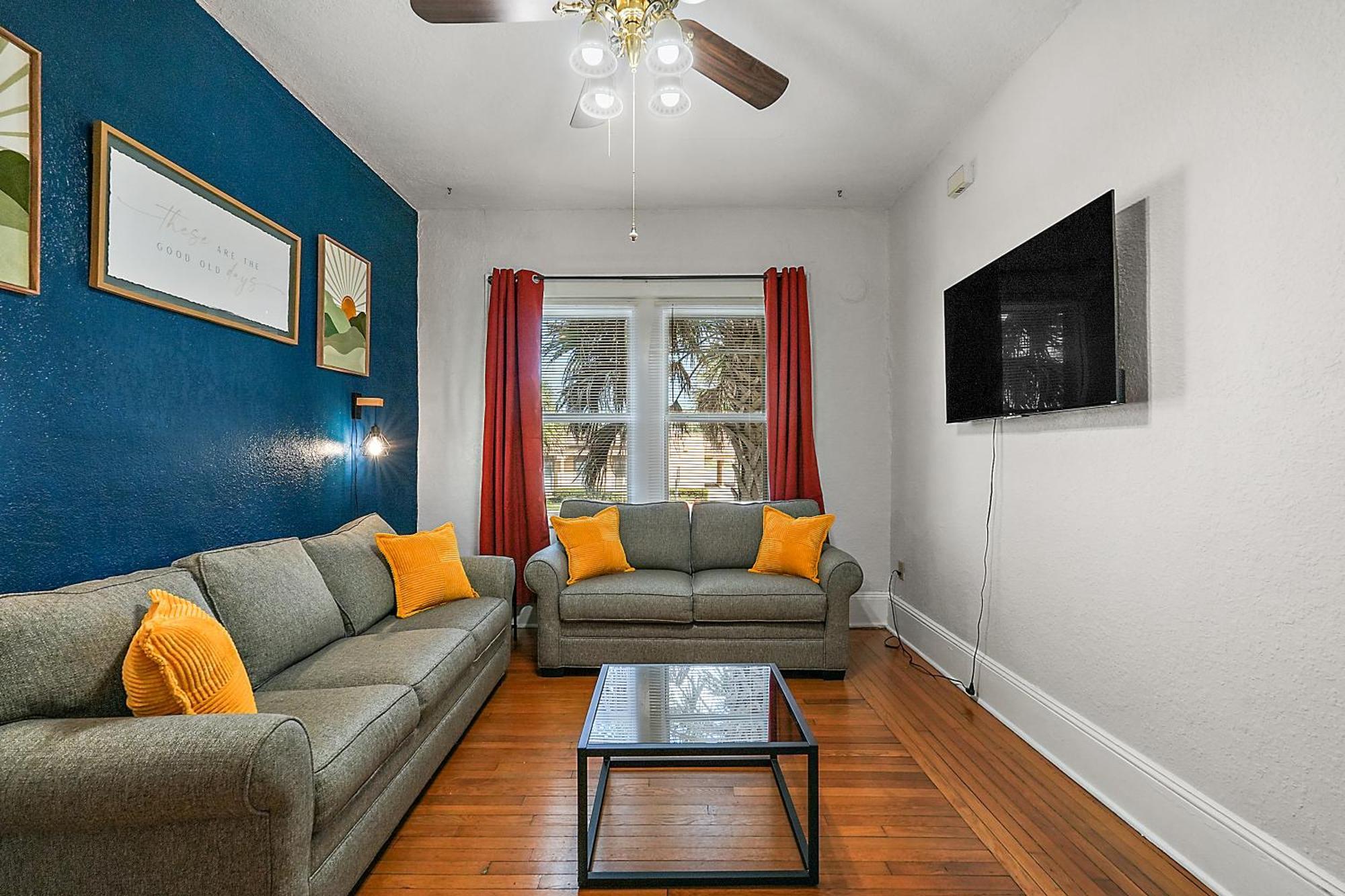 Downtown Den-King Bed~Heart Of Eustis~Queen Sleeper~Upstairs~Bright & Happy Exterior foto