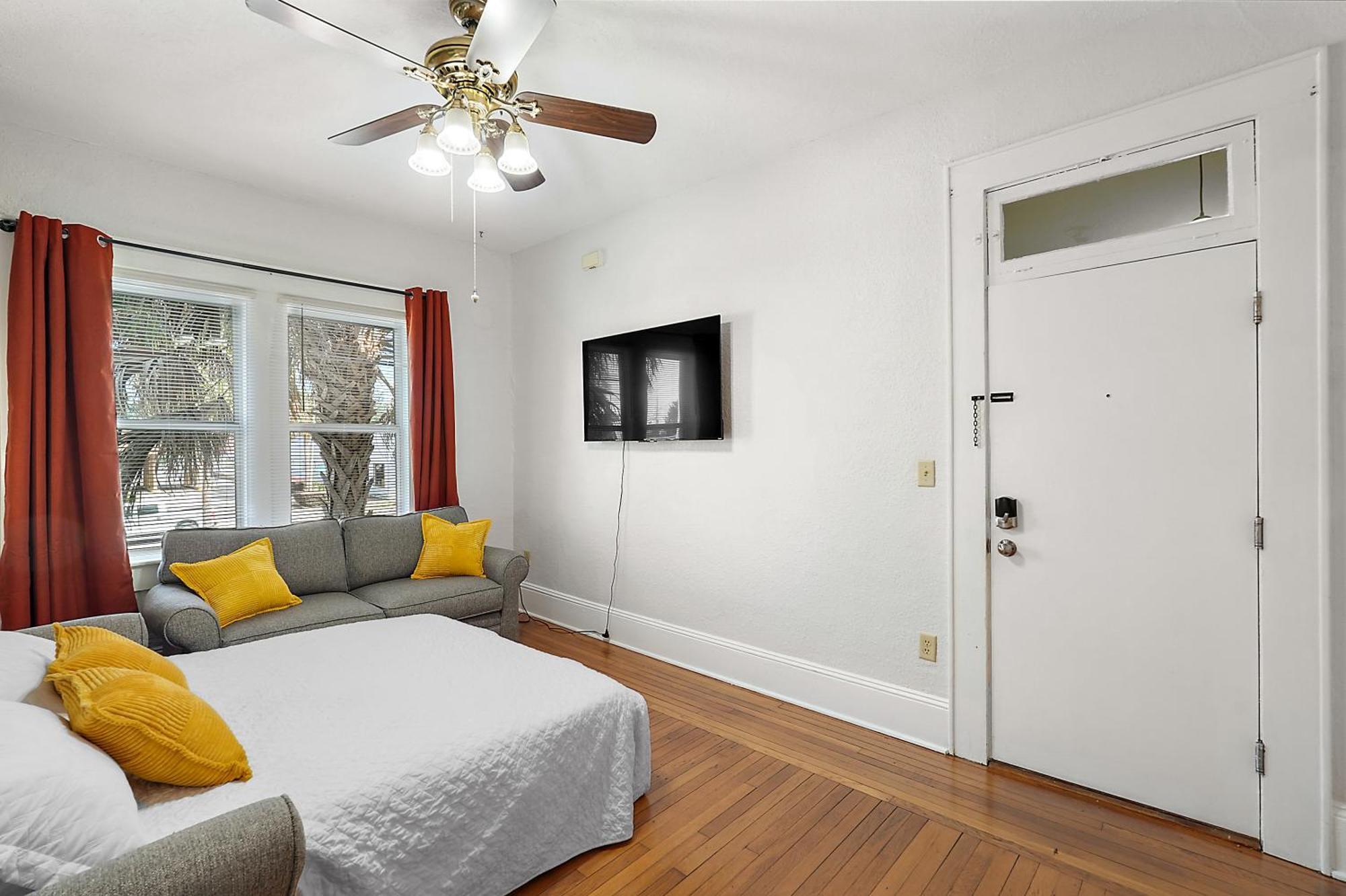 Downtown Den-King Bed~Heart Of Eustis~Queen Sleeper~Upstairs~Bright & Happy Exterior foto